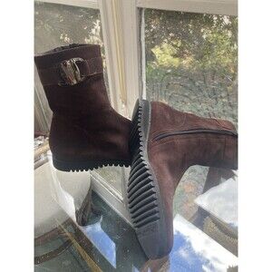 Salvatore Ferragamo Hug Buckle Brown Suede Chelsea Ankle Boots 7.5 Vibram Sole